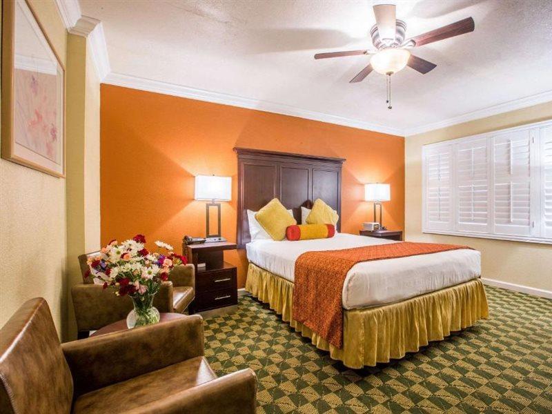 Clarion Collection Wilkie's - Monterey 2*