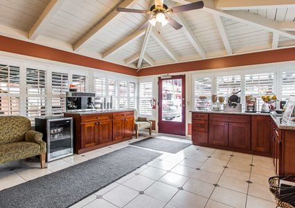 Clarion Collection Wilkie's - Monterey 2*