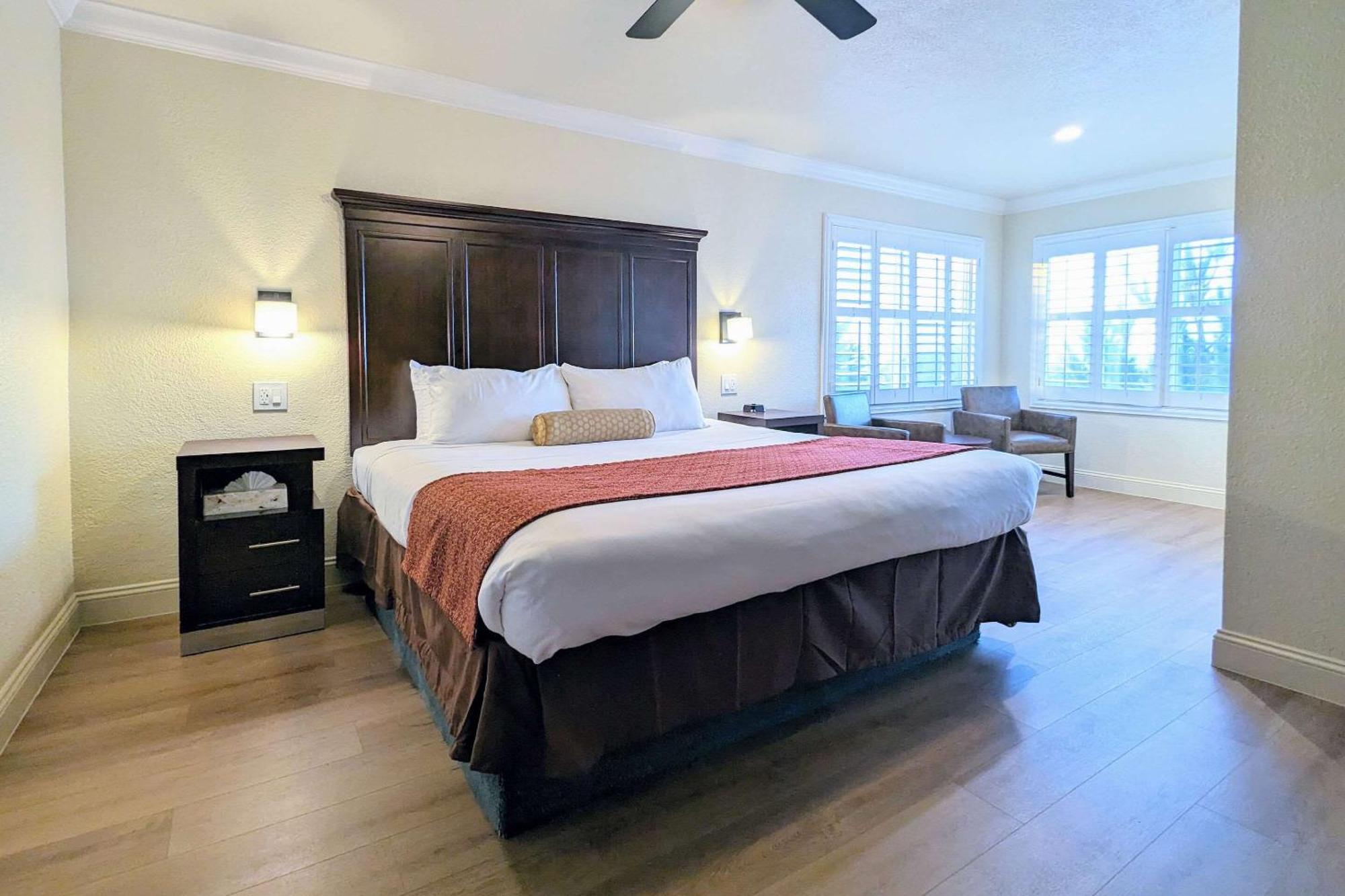 Clarion Collection Wilkie's - Monterey 2*