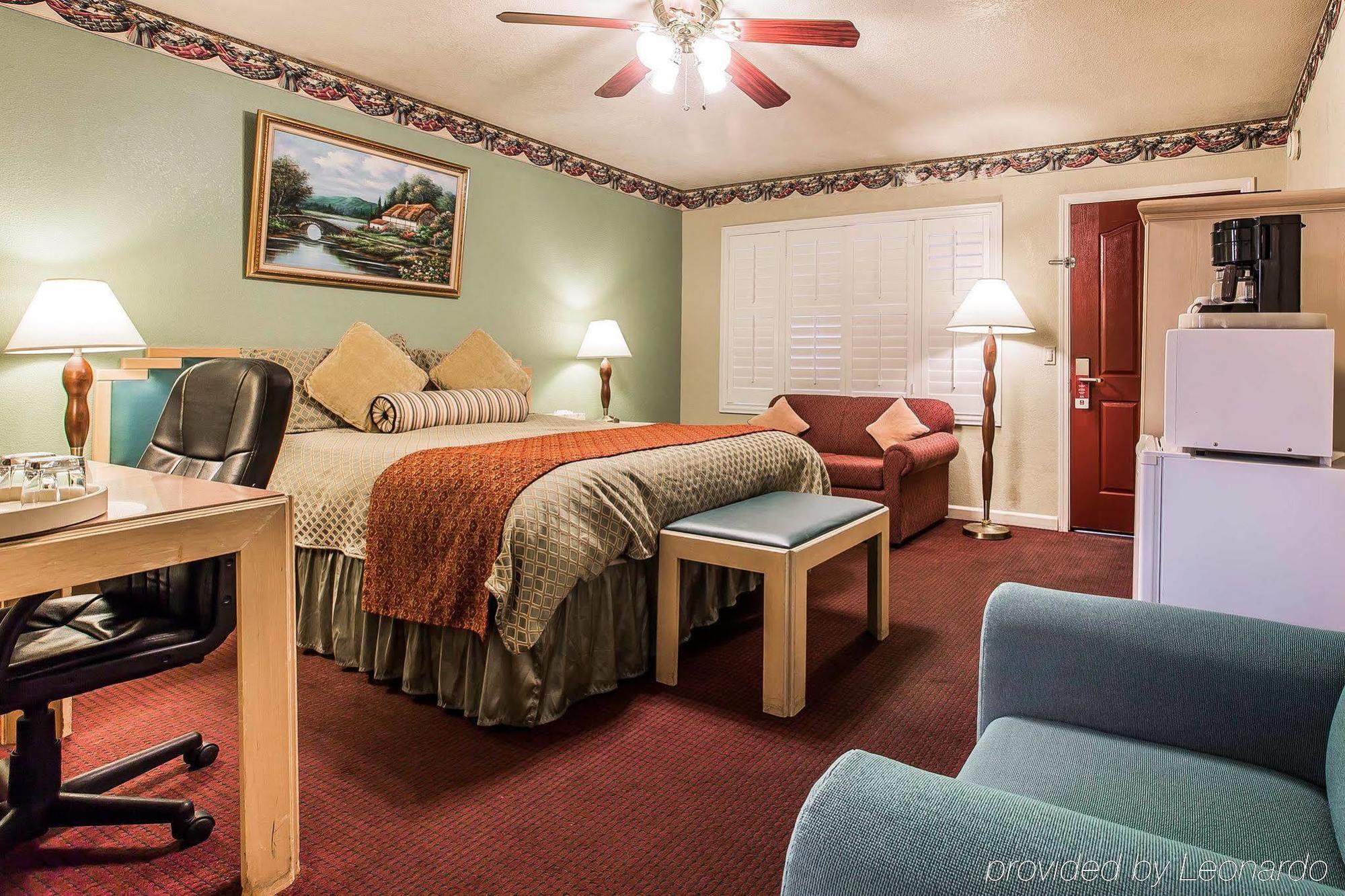 Clarion Collection Wilkie's - Monterey