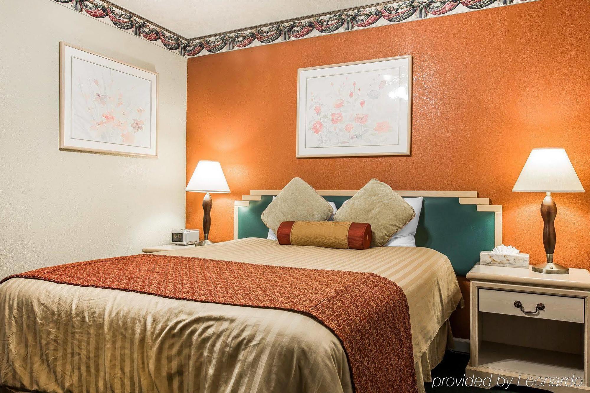 Clarion Collection Wilkie's - Monterey Pacific Grove