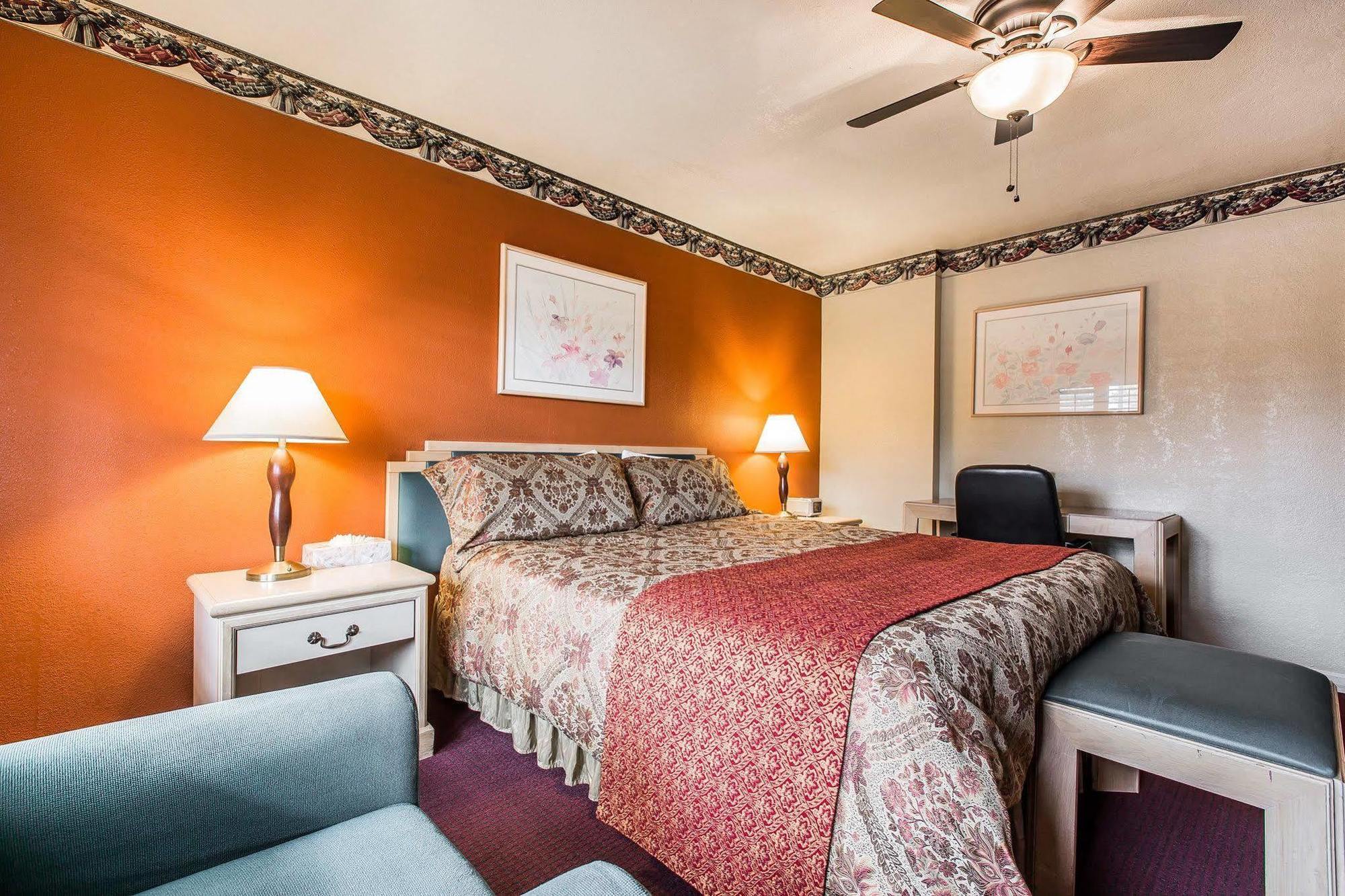 Clarion Collection Wilkie's - Monterey