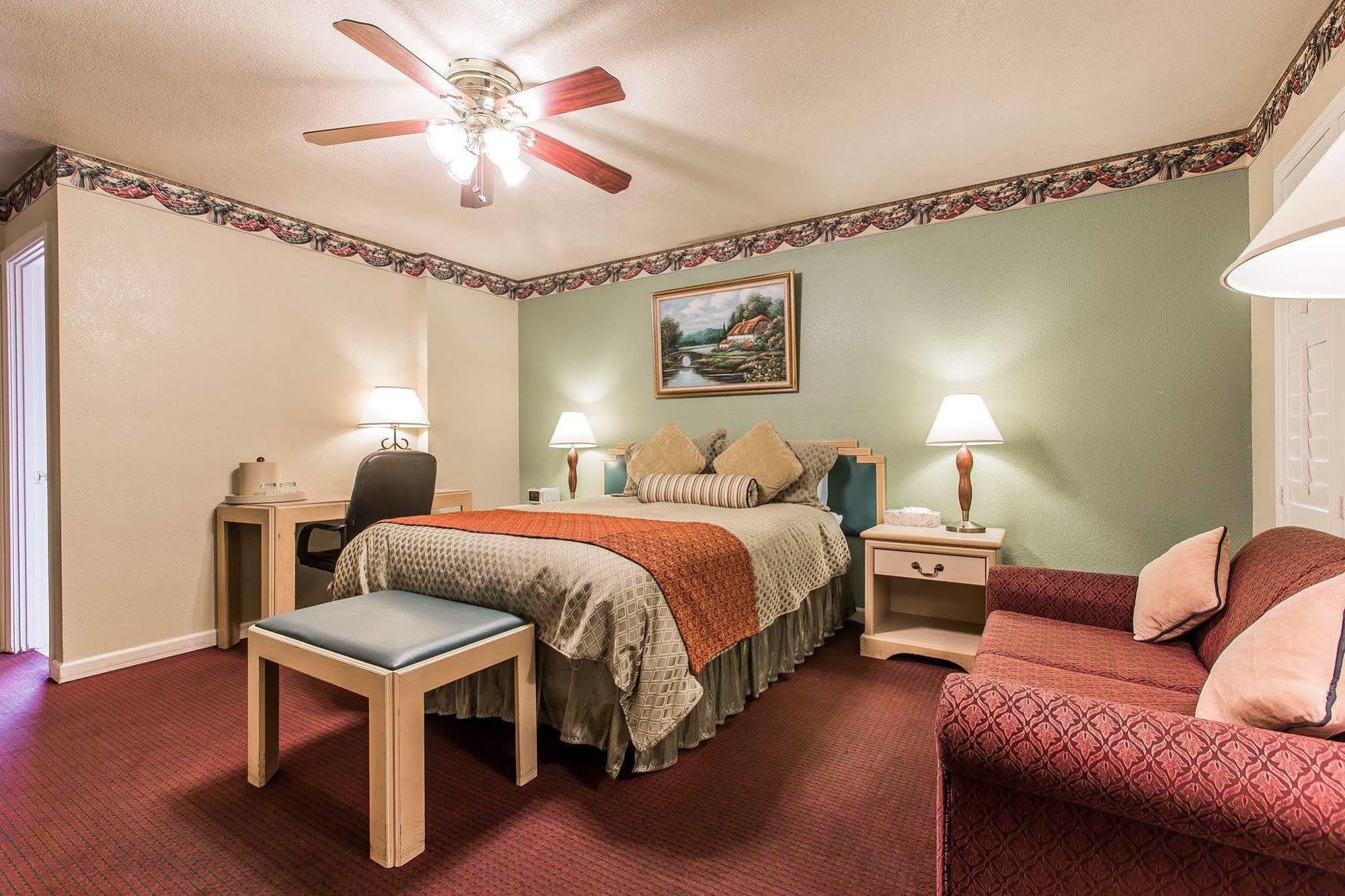 Clarion Collection Wilkie's - Monterey Pacific Grove