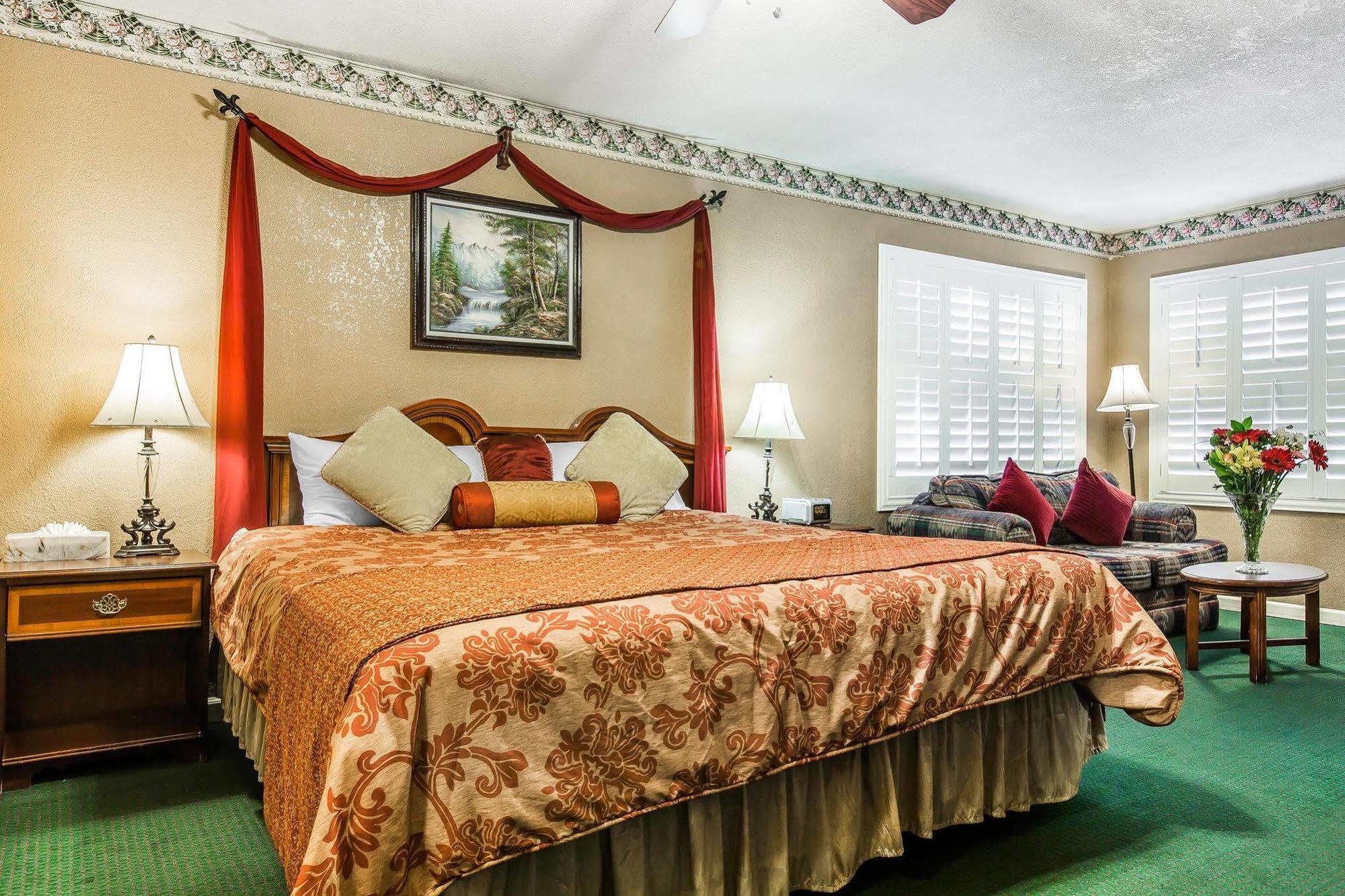 Clarion Collection Wilkie's - Monterey Hotel